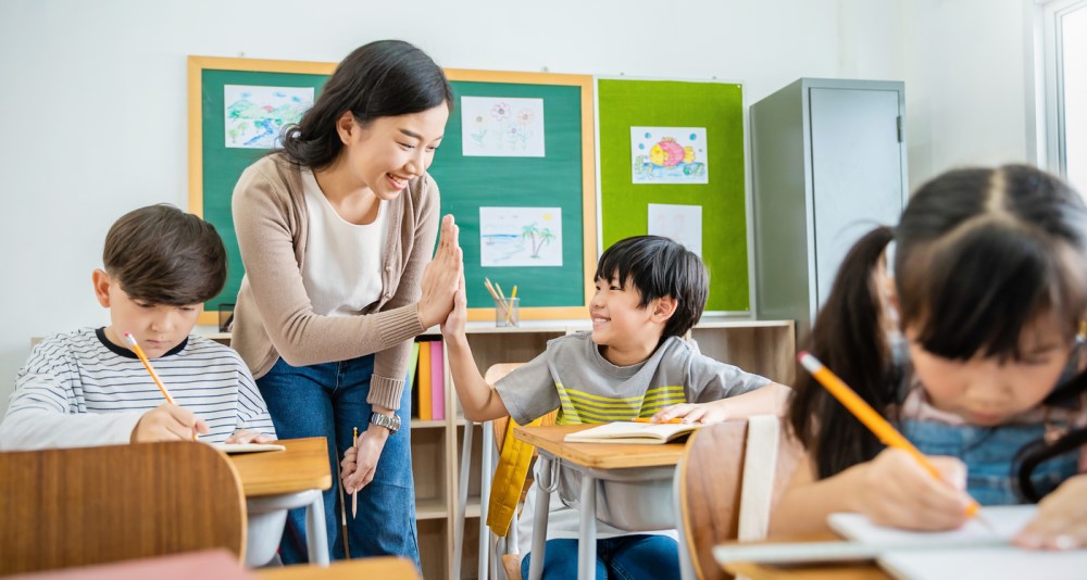 A teacher with her students in the classroom.