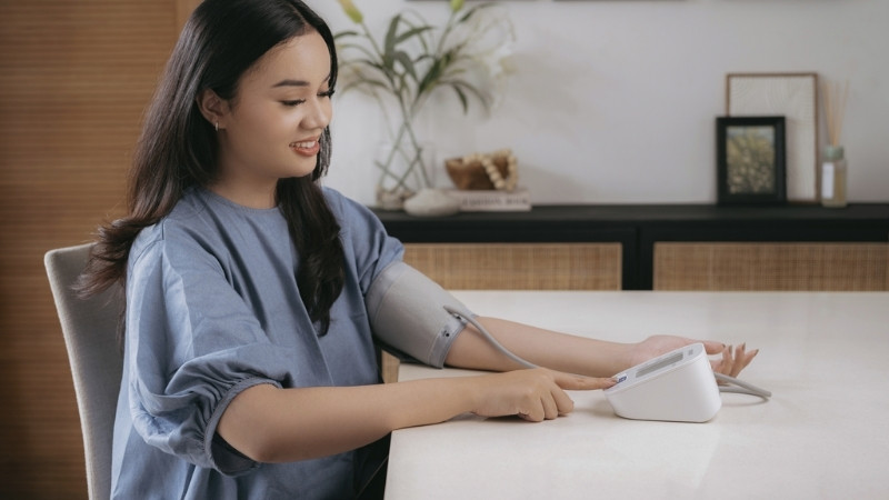 Theo dõi huyết áp chính xác ngay tại nhà với máy bắp tay