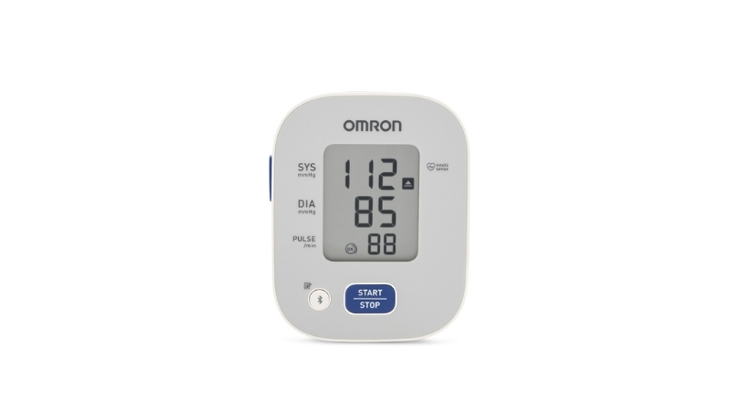 Theo dõi huyết áp thường xuyên bằng máy đo thương hiệu Omron