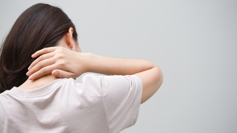 Bị đau cổ vai gáy do ảnh hưởng các yếu tố bên ngoài