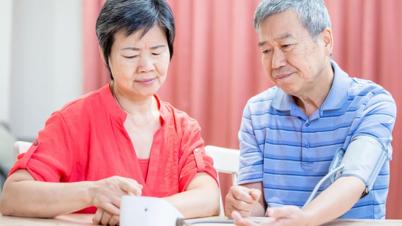 Máy đo huyết áp Omron báo lỗi E1 do quấn vòng bít sai, ống dẫn khí lỏng hoặc rò rỉ khí