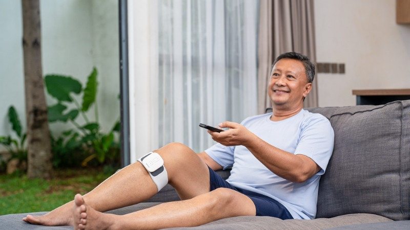 Máy xung điện trị liệu giúp giảm đau và tăng cường tuần hoàn máu