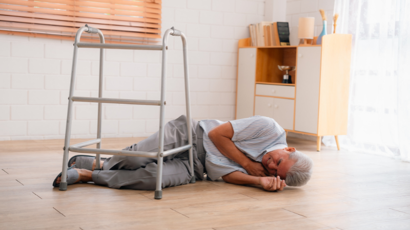 Tụt huyết áp đột ngột có thể gây chóng mặt và ngất xỉu nếu không xử trí kịp thời