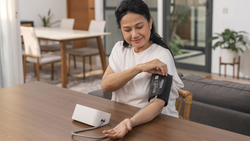 Đo huyết áp đều đặn tại nhà giúp nhận biết sớm những thay đổi bất thường