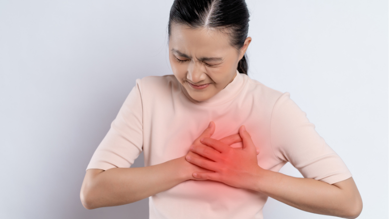 Các yếu tố như hệ thần kinh, hormone, chế độ ăn và bệnh lý có thể ảnh hưởng đến nhịp tim và huyết áp