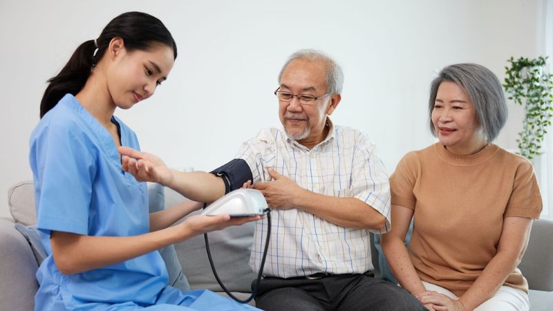 Bác sĩ dựa vào phân độ tăng huyết áp để đánh giá mức độ bệnh và lựa chọn phương pháp kiểm soát phù hợp