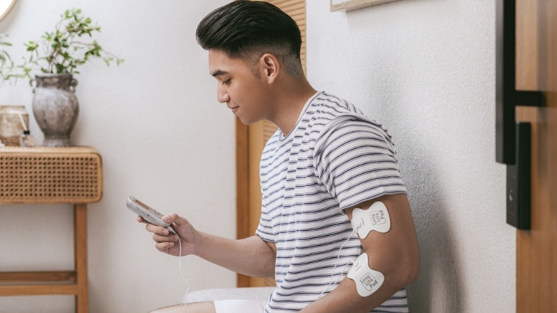 Nhức mỏi cánh tay phải là dấu hiệu cảnh báo các vấn đề sức khỏe